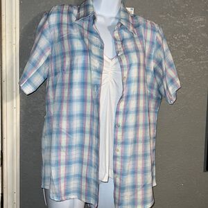 short-sleeved blouse